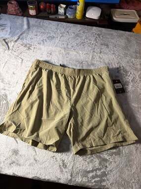 AL1VE Men's 7" Inseam Performance Training Shorts in Laurel Oak